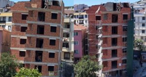 Çekmeköy’deki ‘Eğik Bina’ İddiasına Belediye Başkanı’ndan Yanıt: Görüntü Aldatıcı