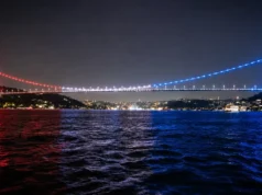 FSM Köprüsü’nde ABD Renklerine Tepki: CHP’den ‘Süleymaniye’ Vurgulu Sert Eleştiri