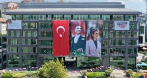 Üsküdar’da Siyasi Gerilim: Sinem Dedetaş’ın Afişleri İndirildi, Belediye Başkanvekili Seçiliyor