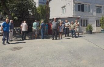 Esenler’de 65 Yıllık Yolun Satışı Mahalleliyi İsyan Ettirdi: “Yol mu Yapar, Yol mu Satar?”