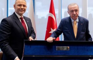 Diplomaside Hediyeleşme: Polonya’dan Erdoğan’a Anlamlı Kılıç Hediyesi