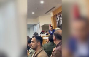 Çiğli Belediyesi’nde Meclis Toplantısı Karıştı: Su Şişeli Protesto ve Polis Gerginliği
