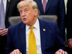 Trump: İran seçimler öncesi petrol fiyatlarını yükseltmeye çalışıyor