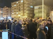 Kocaeli’de 7 Katlı Bina Kolonlarından Gelen Sesler Üzerine Boşaltıldı